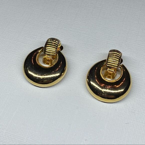Earrings – Vintage 1970s Gold Tone Door Knocker Clip-Ons - Picture 1 of 7